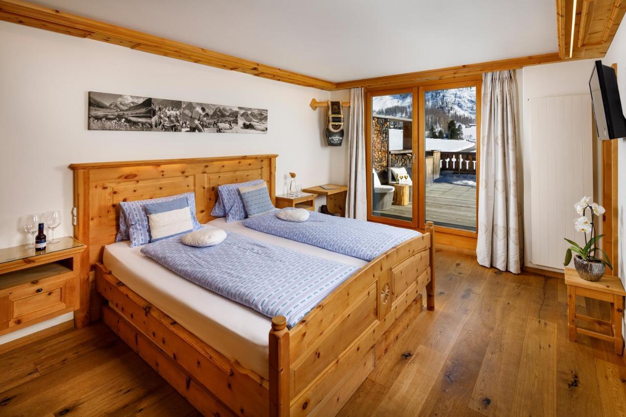 Walserhuus Sertig Hotel